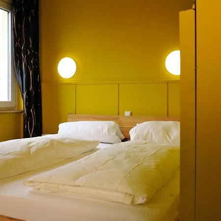Happy End Hotel